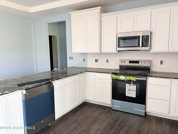 3rd image of 787 Vine Dr