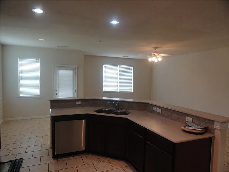 3102 Avory Ridge Ln — Photo 6
