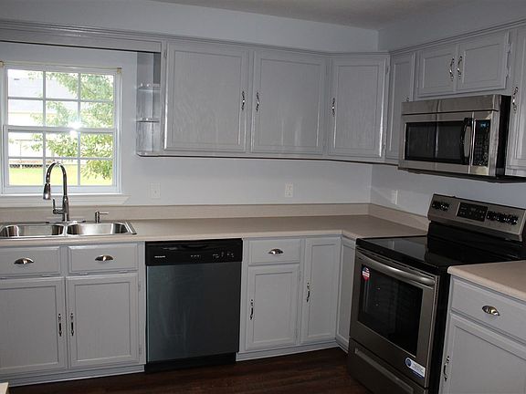 4th image of 131 Waterford Ln
