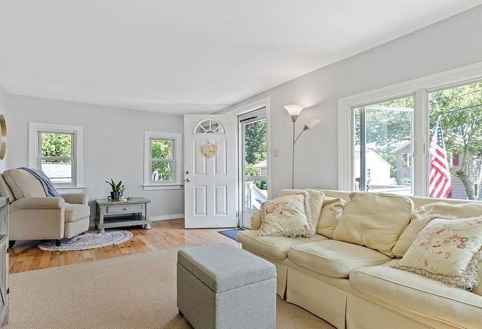 1st image of 113 Greenvale Ave