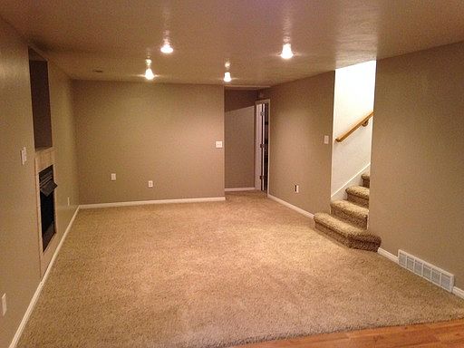 5th image of 943 W Hollycrest Dr