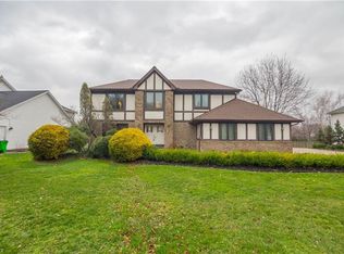 483 Leverett Ln, Highland Heights, OH 44143