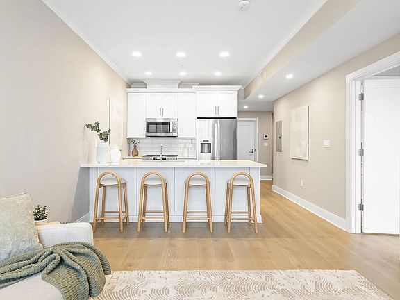 5th image of 353 Summer St #44