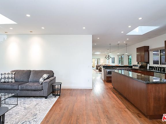 3rd image of 9049 Elevado St