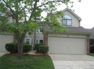 15692 Golfview Drive Ct, Riverview, MI 48193