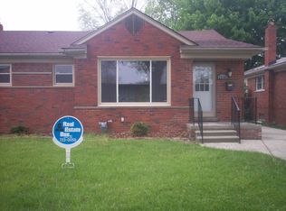 22161 Parklawn St, Oak Park, MI 48237