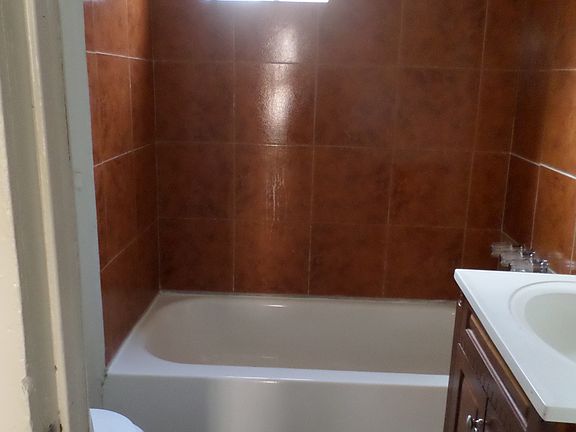5th image of 6207 S Budlong Ave