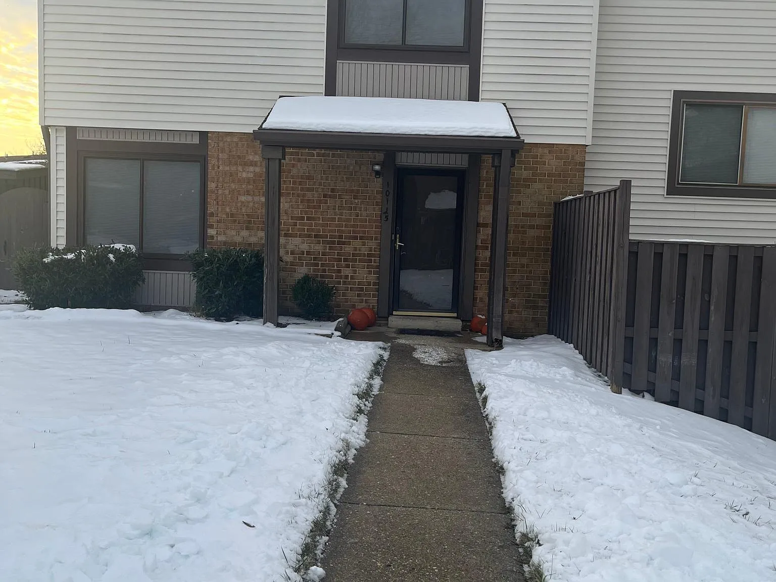 3 bed, 1.5 bath, 1300 sqft, $2,250 — Photo 1
