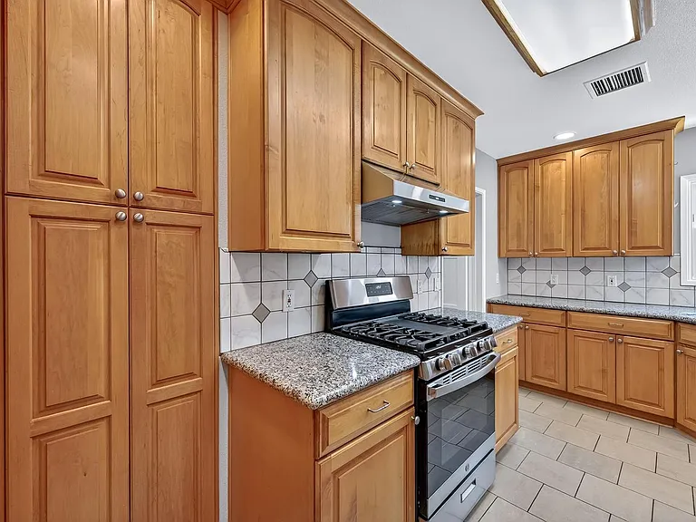 4913 Premiere Ave — Photo 13