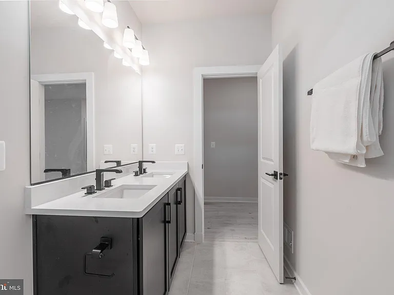 402 Meadow Creek Dr — Photo 15