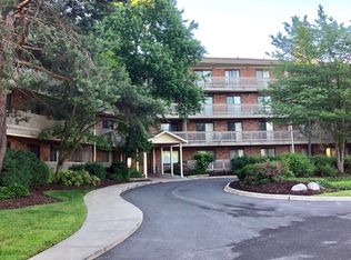 1600 Wedgewood Dr APT 206, Gurnee, IL 60031