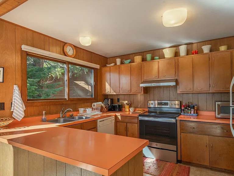 84 Whitney Ct — Photo 10