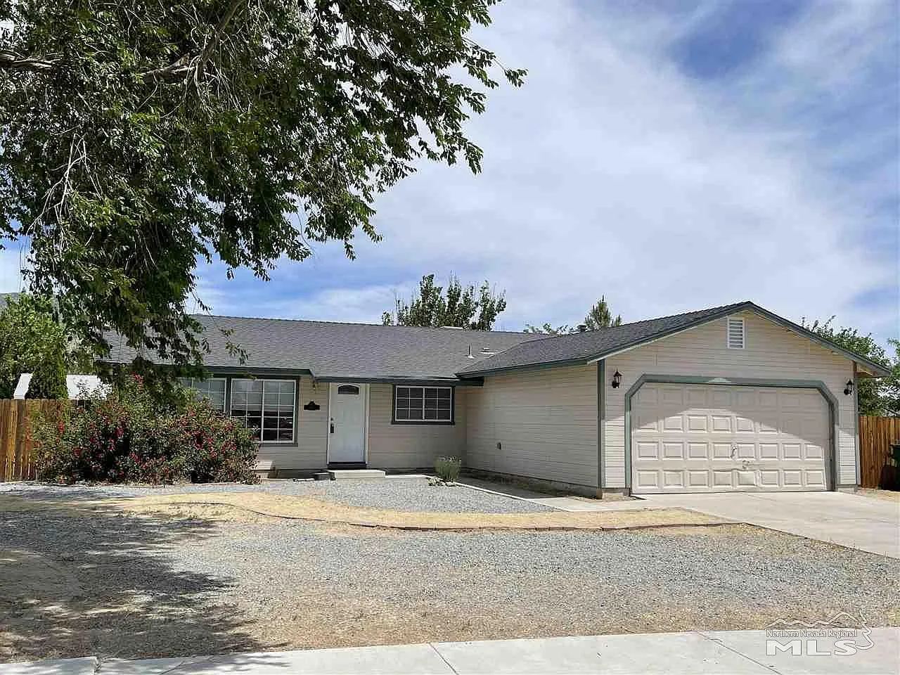 186 Gordon Ln photo 1