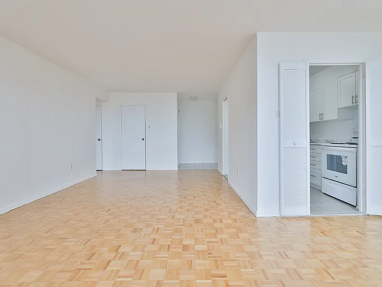 2089 Lawrence Ave W — Photo 23