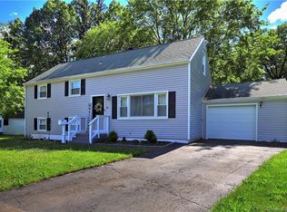88 Fallon Dr, Hamden, CT 06514