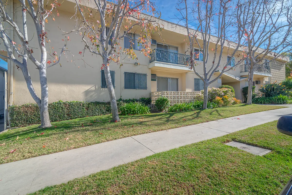 Building Photo - 4060 Stevely Ave #19