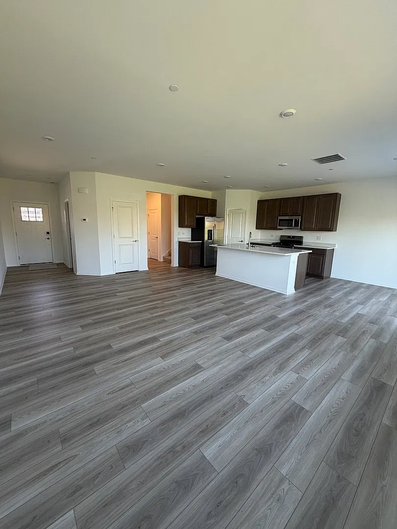 3 bed, 2.5 bath, 1840 sqft, $2,900 — Photo 3