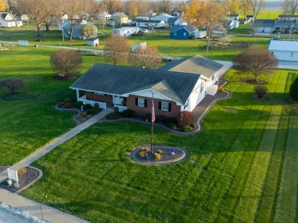 233 S Main St, Coatsburg, IL 62325