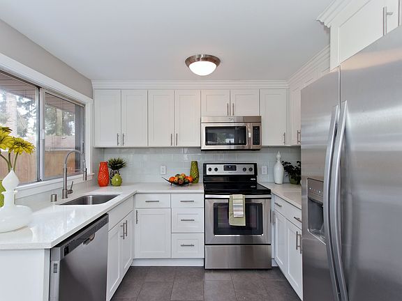 4th image of 14303 Courtland Pl N