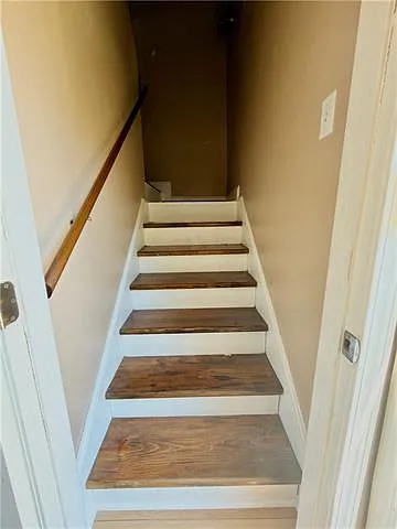 2233 Franklin Ave — Photo 14