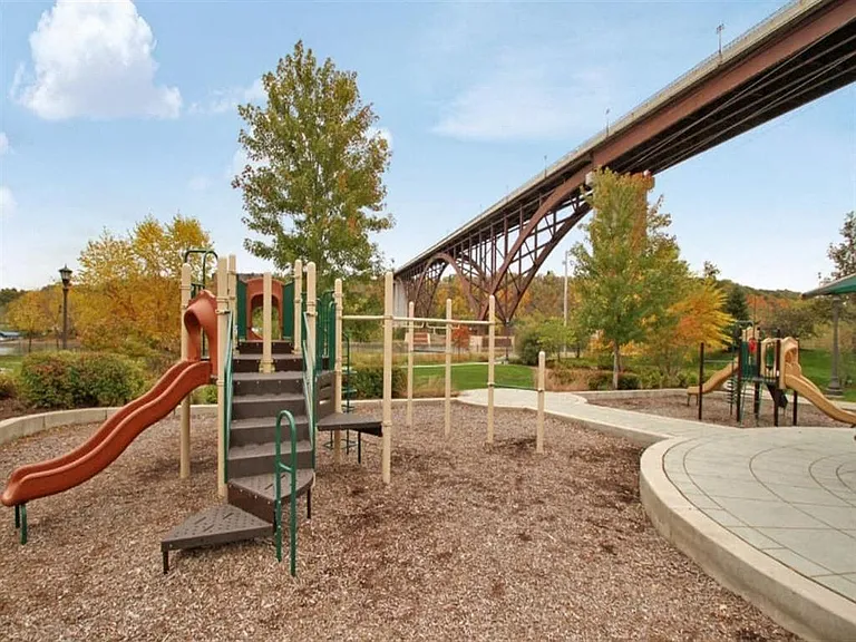 Joseph's Pointe at Upper Landing — Photo 23