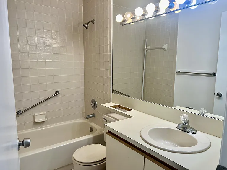 108 Half Moon Cir #B3 — Photo 20