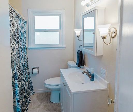 5th image of 527 Juniper St