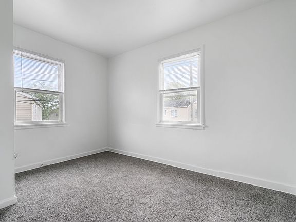 5th image of 40 Midland Heights Cir E