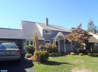 35 Greenbriar Rd, Levittown, PA 19057