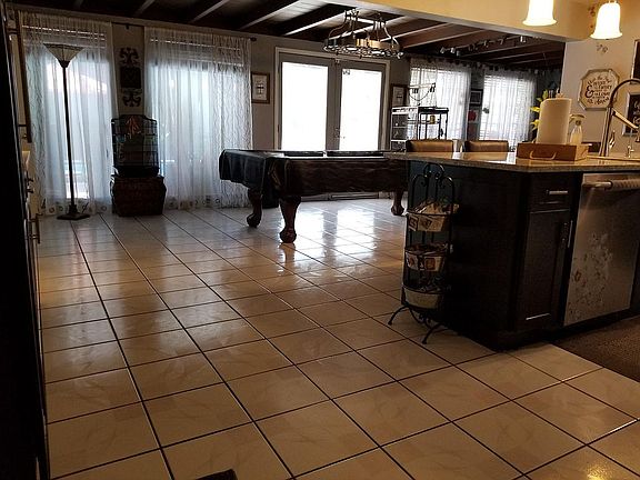 ENTERTAINMENT AREA - KITCHEN
