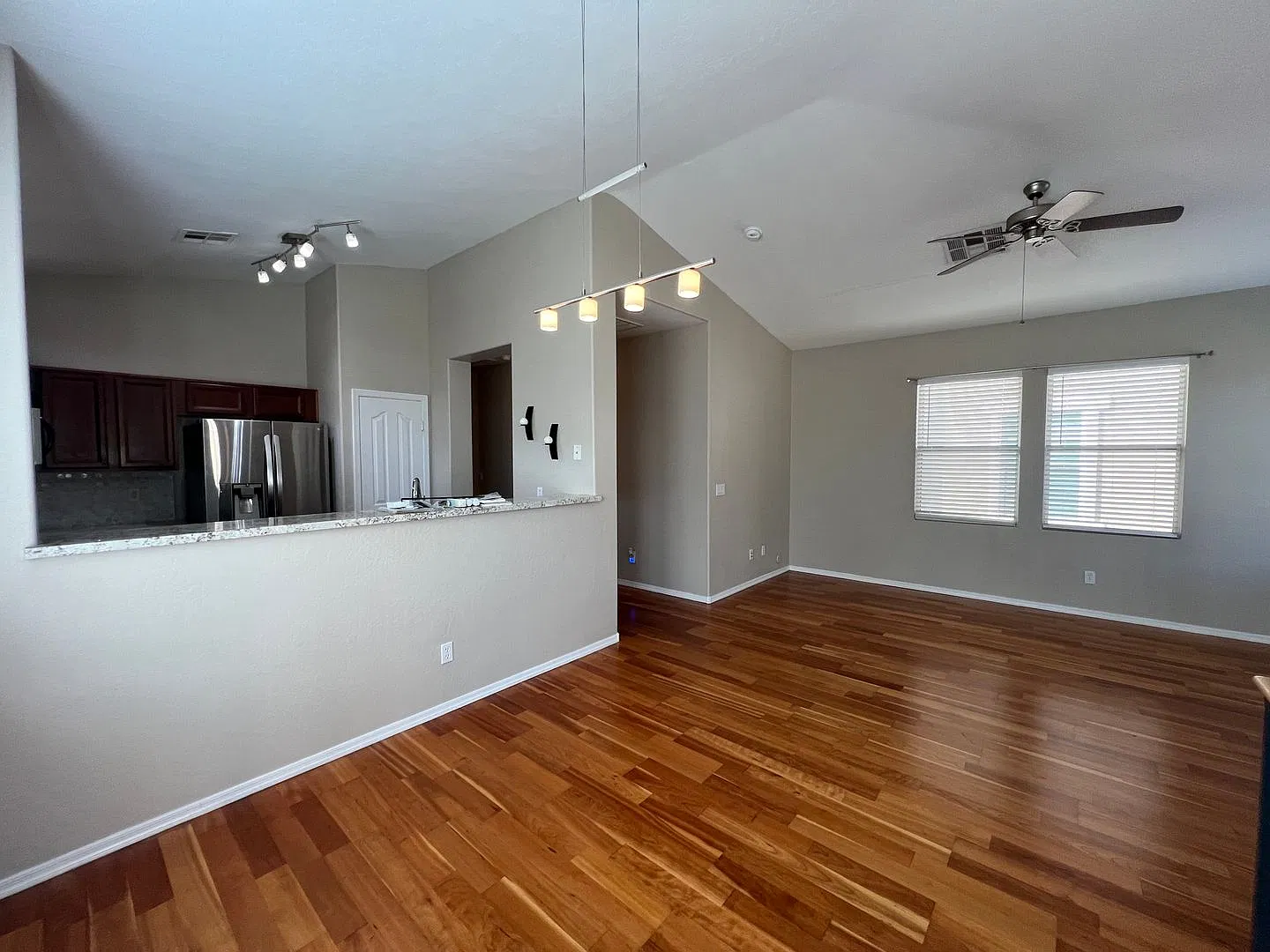 Adorable townhome in Arbor Walk, steps from downtown Gilbert — Photo 2