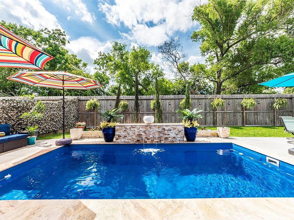 1st image of 657 Tenuta Ln