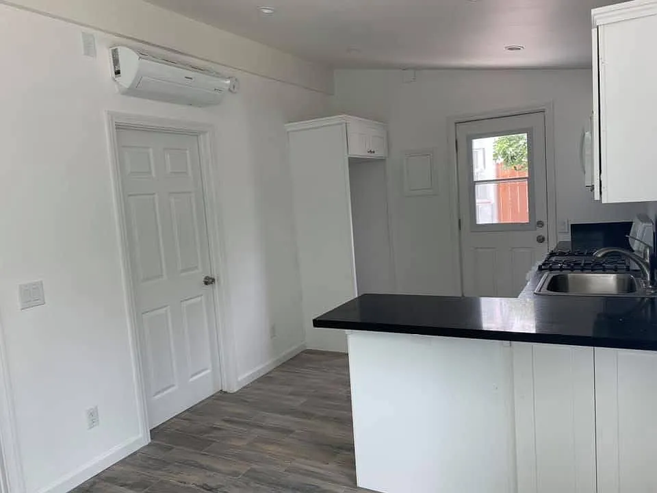 1 bed, 400 sqft, $2,200 — Photo 3