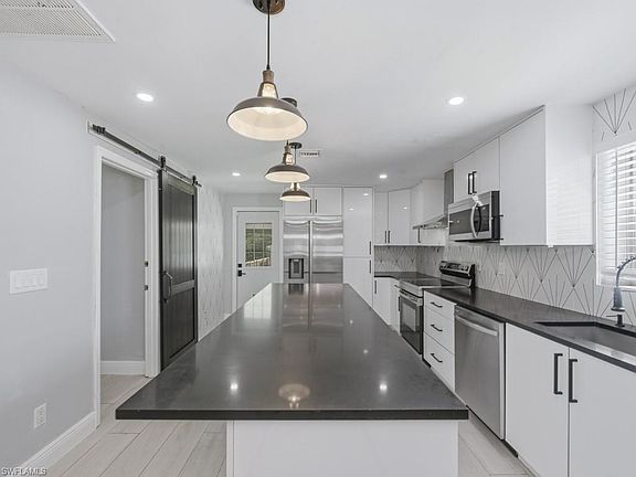 4th image of 3577 Hibiscus AVE