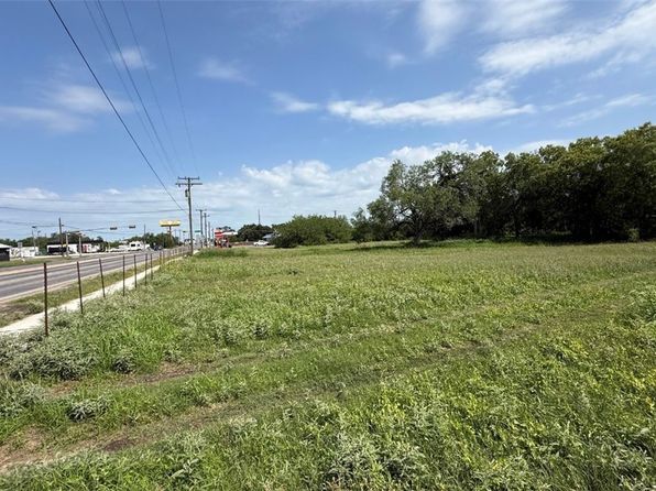 1007 S Washington St, Beeville, TX 78102