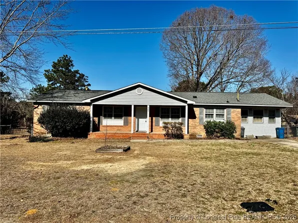 825 Fresno Dr, Fayetteville, NC 28303