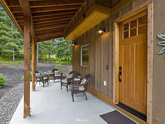 View of the front on the home.