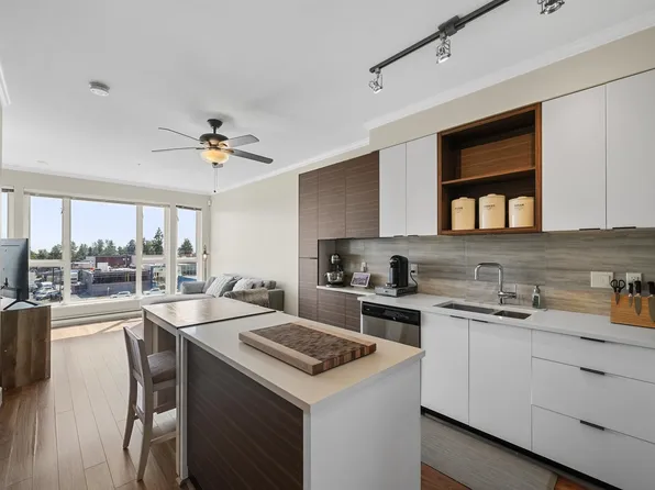 5355 Lane St Penthouse 3, Burnaby, BC V5H 0H1