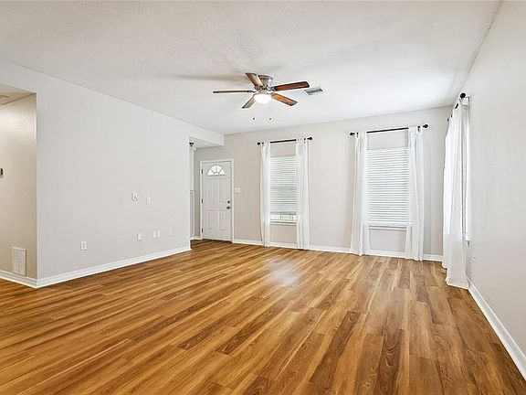 4th image of 1800 Valmont St