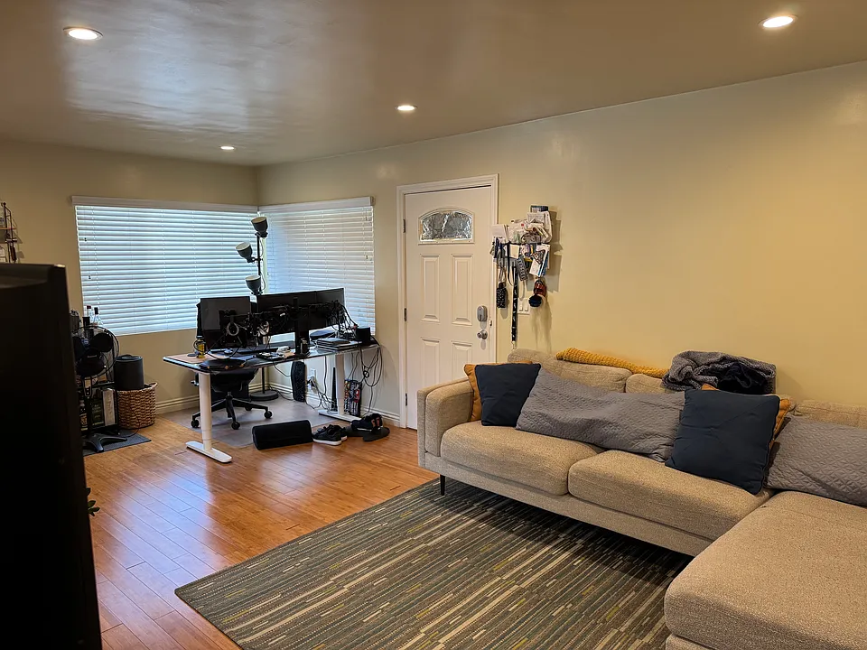 221 Wesley Ave #221