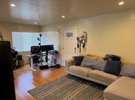 221 Wesley Ave, Ventura, CA