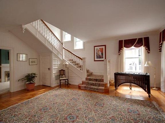 3rd image of 250 Franklin St