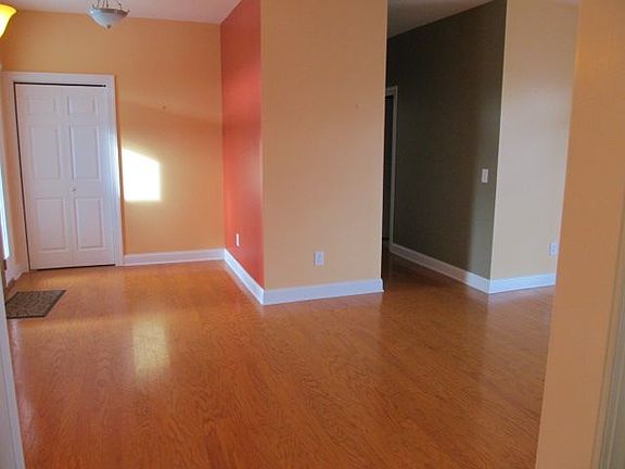 3rd image of 1093 Garden Club Way