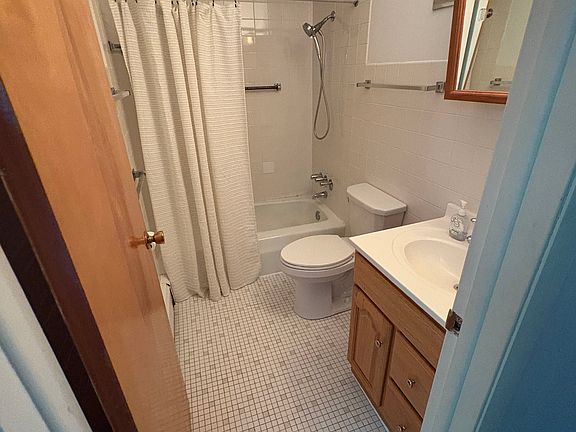 5th image of 2836 Minnesota Ave APT 2E