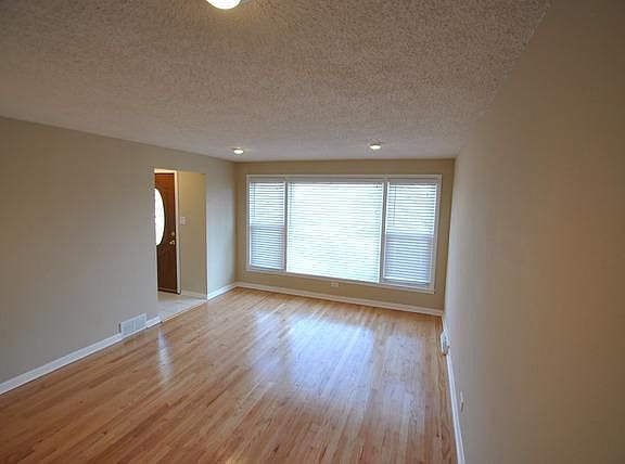5th image of 5814 S Narragansett Ave