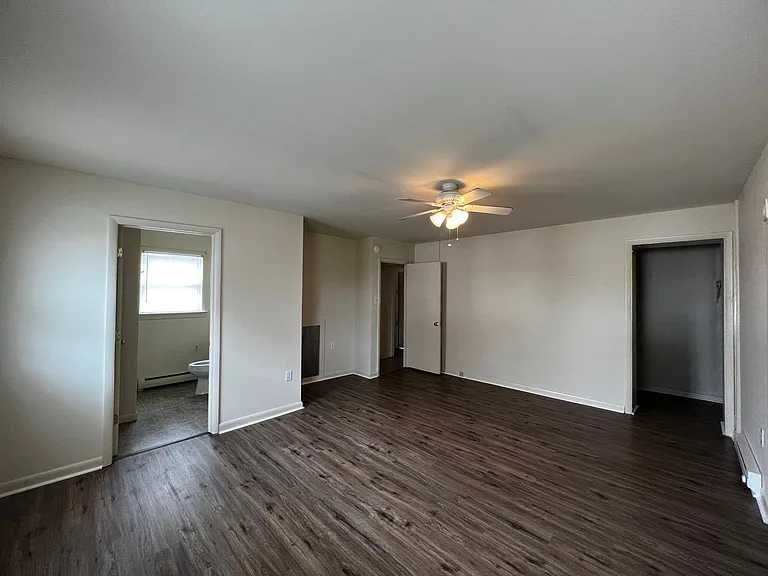 212 E Main St - DNTF — Photo 22