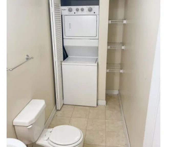 3910 N Pine Grove Ave #3W — Photo 6