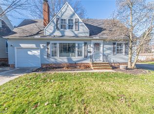 922 Cambridge Rd, Cleveland Heights, OH 44121
