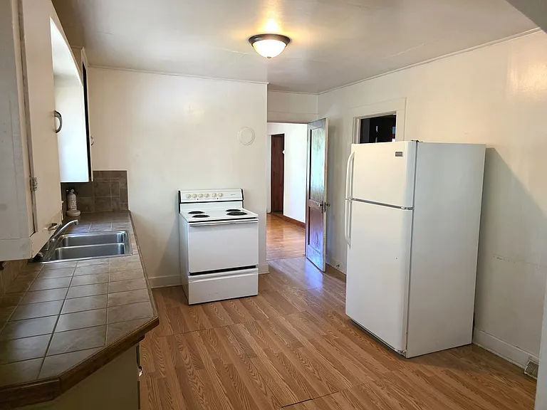 2560 S Main St — Photo 6