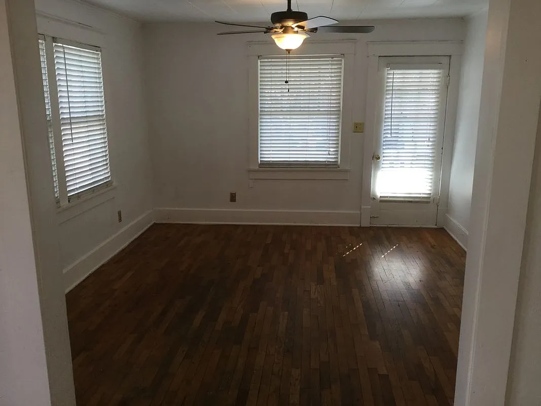 3 bed, 2.0 bath, 1200 sqft, $2,700 — Photo 2